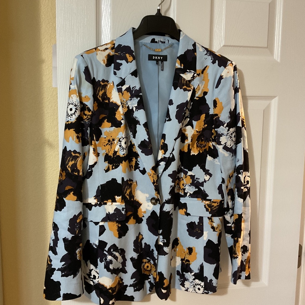 NWOT DKNY blazer 12